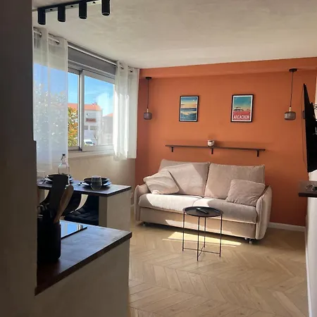 Cosy, Piscine, Parking, 5min Plage, Menage Draps Inclus شقة *