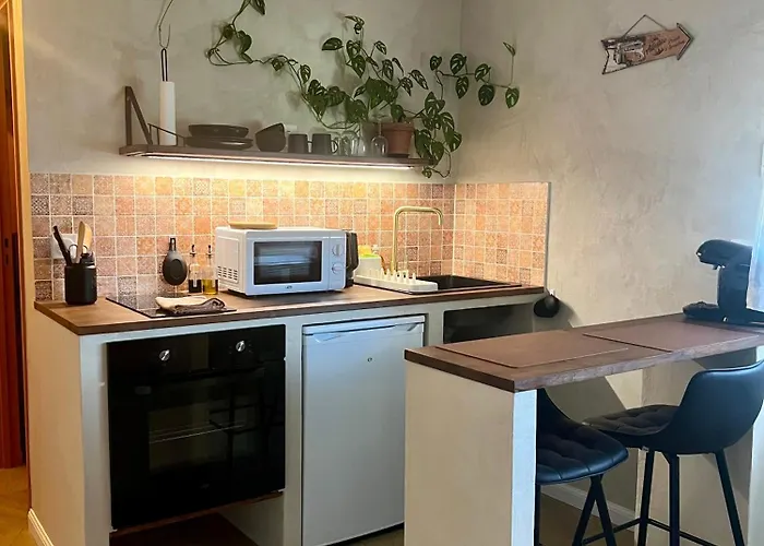 شقة Cosy, Piscine, Parking, 5min Et Du Port, *